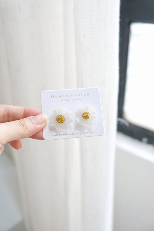 Dried Daisy Earring